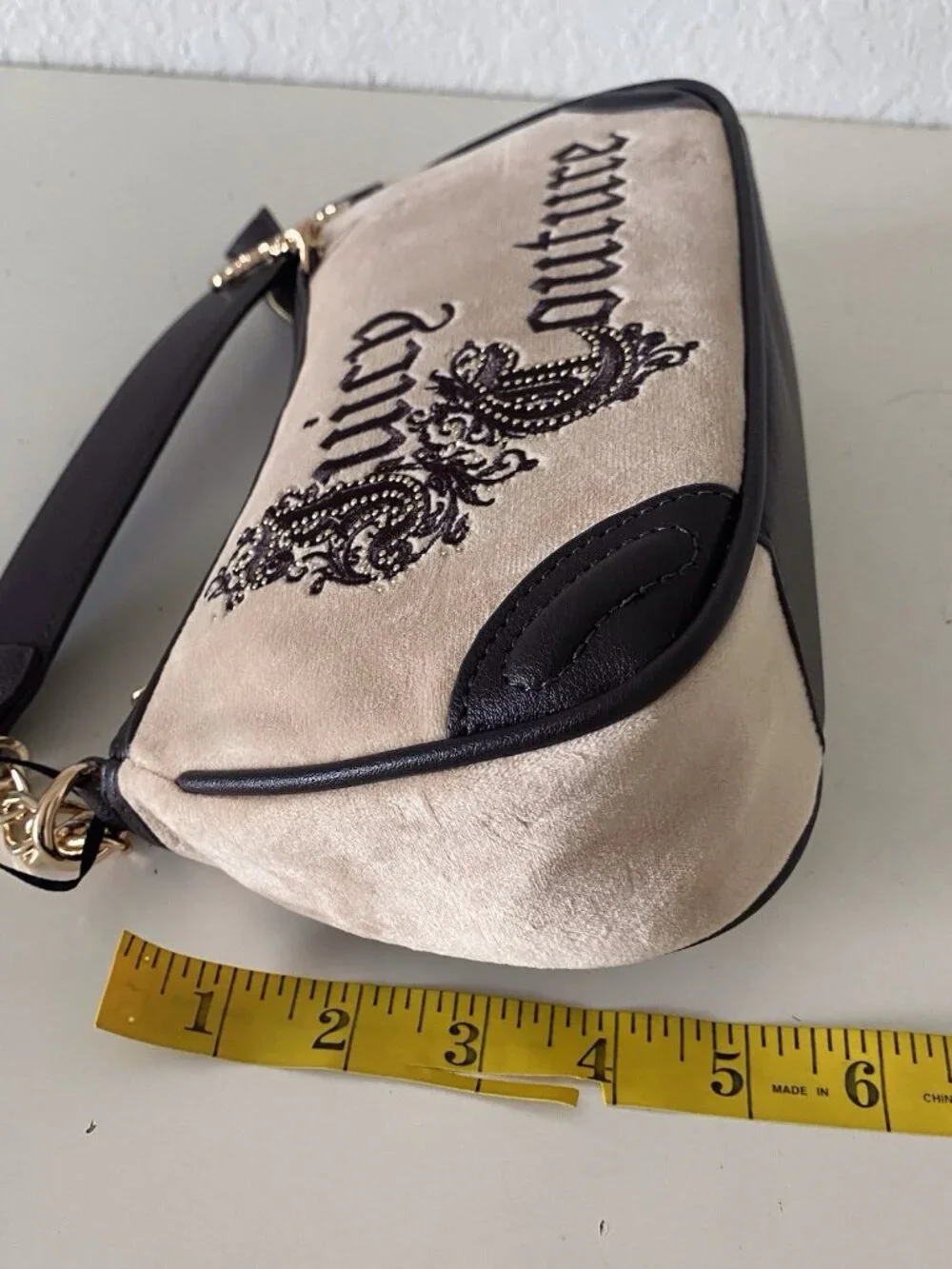 Juicy Couture Juicy Renaissance‎ Shoulder Bag In Buff Beige W/Charm Crown Velvet